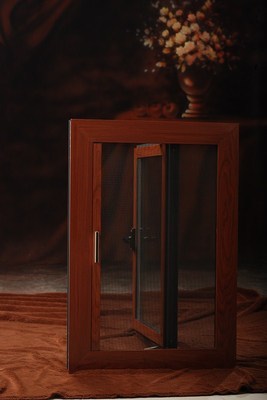 斷橋木紋鋁合金高檔門(mén)窗 內(nèi)置隱形紗窗的創(chuàng)新設(shè)計(jì)與應(yīng)用